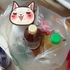 超市買完東西回家,覺得袋子「好重」!低頭一看...多了一個超萌東西!