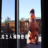 腦洞實驗:主人穿上「霸王龍裝」進家門,二哈們看到會咬嗎?