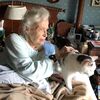 天作之合！美國101歲老太太領養19歲老貓共度晚年：「讓我陪妳一起慢慢變老」