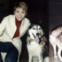 梅豔芳生前也超愛狗!愛犬「阿叻」在梅豔芳去世後不吃不喝,在出殯前緊隨主人腳步辭世