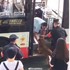 金金和主人在車站走丟,見公車靠站就激動衝上車要找主人...讓網友超不捨!!