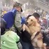 「不怕了!!!」瓦礫堆中傳來呼救聲,救難人員挖開驚見一隻黃金獵犬...將牠抱出的瞬間響起一片歡呼!!!(影片)