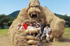 日本稻草藝術節，居民齊力用稻草打造恐龍巨獸！居然還有....實在是太可愛啦！（圖+影片）