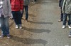 上網Google日本街景，發現地上的影子有點奇怪？鼓起勇氣往上一拉...要嚇死誰啦！