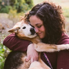「最後也請記得我，好嗎？」為向生命即將消逝的愛犬告別，攝影師請友人拍攝最後的合照紀錄16年來的感念