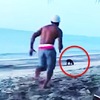 現世報？這個人想把狗狗一腳踢飛到海裡，但是下一秒他馬上後悔這樣做...