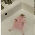 刺刺舒服地在洗手台中泡澡，抬頭一看...這哀怨的眼神是怎麼回事啦ＸＤＤＤ（影片）