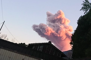 天空看到一沱奇怪的雲，網友的神解釋讓大家全笑了...網友笑噴：「喵星人要全面進攻地球啦！」