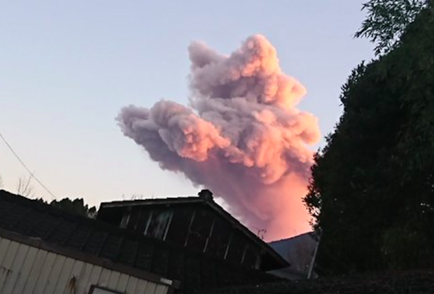 天空看到一沱奇怪的雲，網友的神解釋讓大家全笑了...網友笑噴