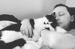 貓咪嗅出癌症拯救主人！突然變得「愛抱抱」貼心提醒：馬麻妳的身體出狀況了！