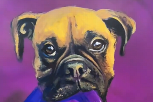思念湧上心頭！美國藝術家為已逝狗狗畫肖像，愛犬嘴叼「心愛飛盤」超催淚