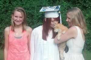 「自有印象以來你都在身邊」女子用照片回憶暖心貓哥哥19年來的陪伴，讓網友們不禁感動落淚