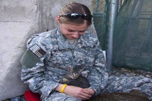 駐外軍人為了病貓延後回家花大錢：「我認為我們之間的感情是值得的」