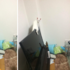 貓咪爬液晶電視腳滑跌倒，心虛回頭發現全部都被主人拍下來了！