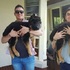 人家也要抱抱！德國牧羊犬小時候抱起來很「輕鬆」...長大後簡直把主人淹沒啦！
