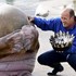 「生日快樂！海象快睜開眼睛！」這些動物過生日的超萌照片，每一張都讓人眼睛狂噴愛心！
