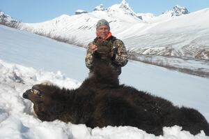 美國政府正在讓「進入熊洞殺死冬眠熊一家」合法化，無數動物的命運結果將掌握在川普的手裡