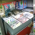 「不用在意我，自己拿別客氣zzZ」貓咪躺冷凍櫃呼呼大睡，被嚕來嚕去照樣睡（影片）