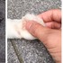 看見一隻喵皇倒在地上，忍不住捏了牠的「粉紅肉掌」一下，接著竟然...網友全部笑炸！